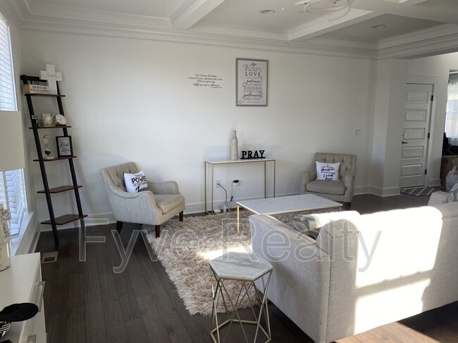 Foto del edificio - 9805 Greenside Dr