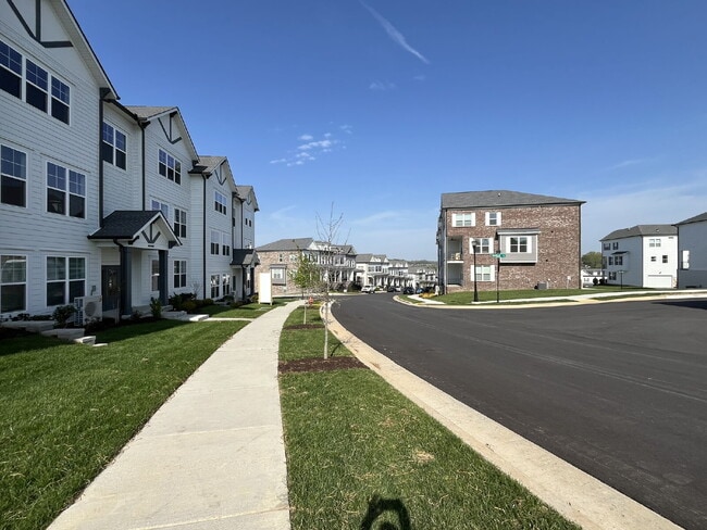 Building Photo - Stylish, Modern Condo in Brentwood - New B...