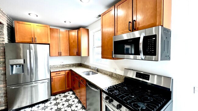 Building Photo - 2702 N Artesian Ave