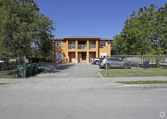 Building Photo - 14140 NE 2nd Ct