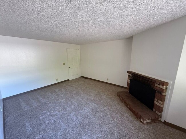 Building Photo - 3346 Willow Ct SE
