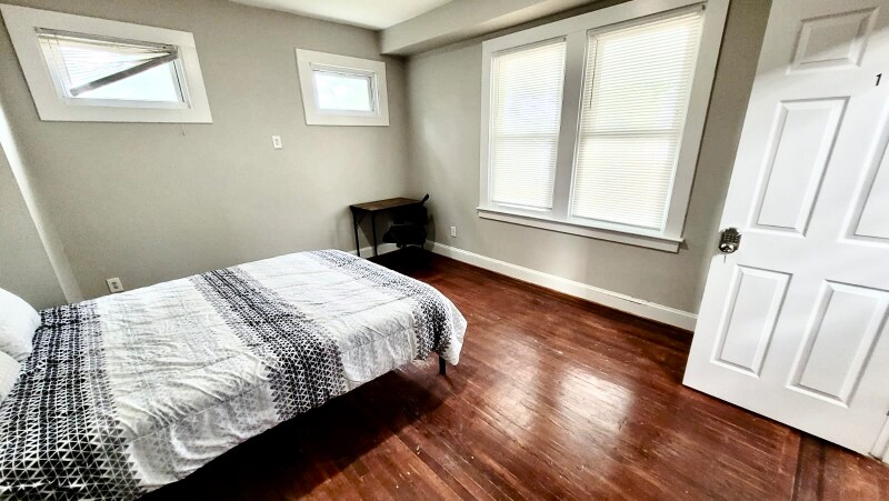 Primary Photo - 565 Mannasota Ave