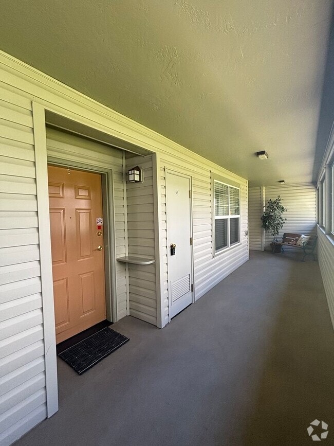 Building Photo - 945 Mountain Meadows Cir