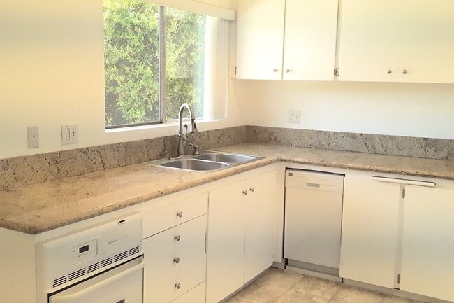 Kitchen 2 - 1307 Barry Ave
