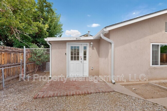 Building Photo - 823 San Lorenzo Ave NW
