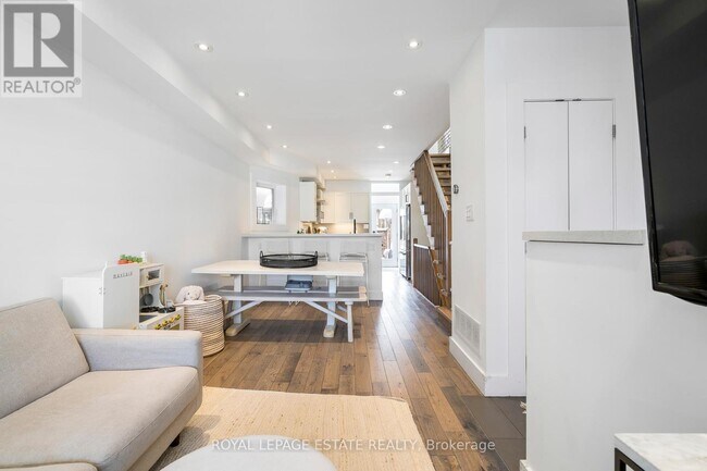 Building Photo - 2 Rushbrooke Ave