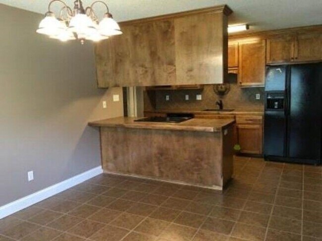 Building Photo - Spacious 3BR Brick Home with Open Split Floor Plan & Tiled Back Porch on Nearly an Acre