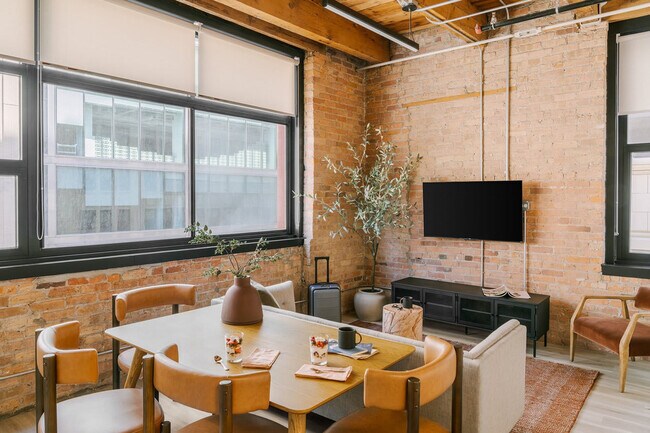 Foto del edificio - 555 W Jackson Blvd