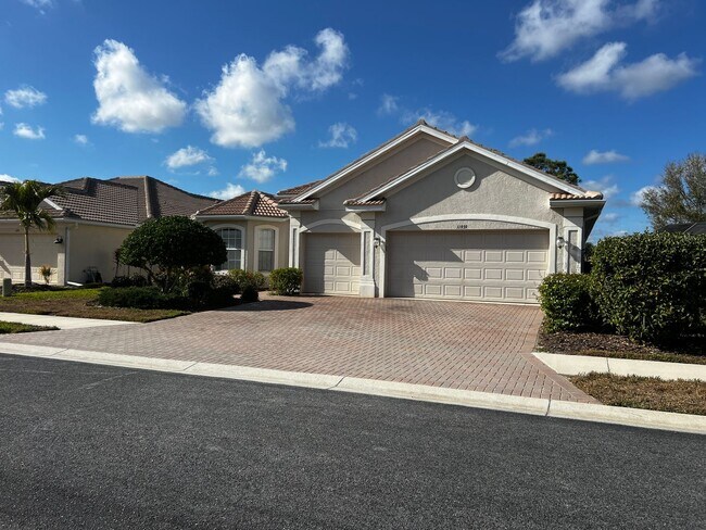 Foto del edificio - 3BD/2BA/3 Car Garage in Stoneybrook