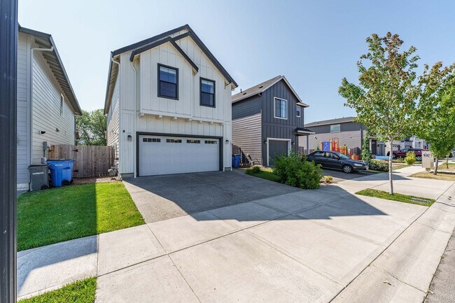 Foto del edificio - Light, Bright & Move-In Ready – 3BR Gem in Prime Ridgefield Location!  (Pet Friendly)