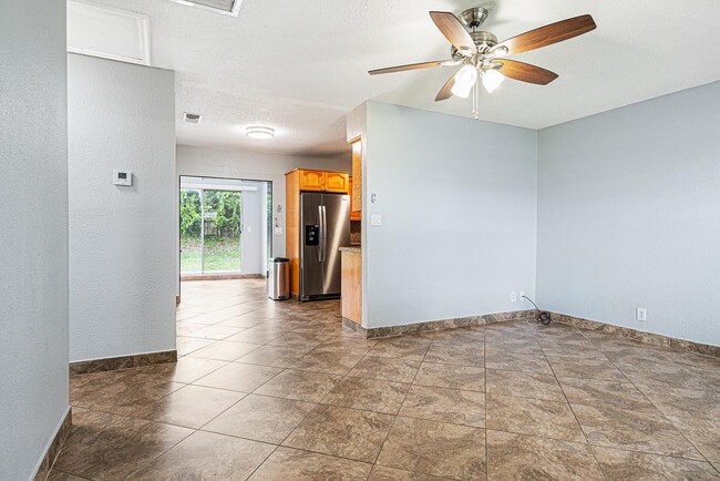 Building Photo - 2722 Peer Ln