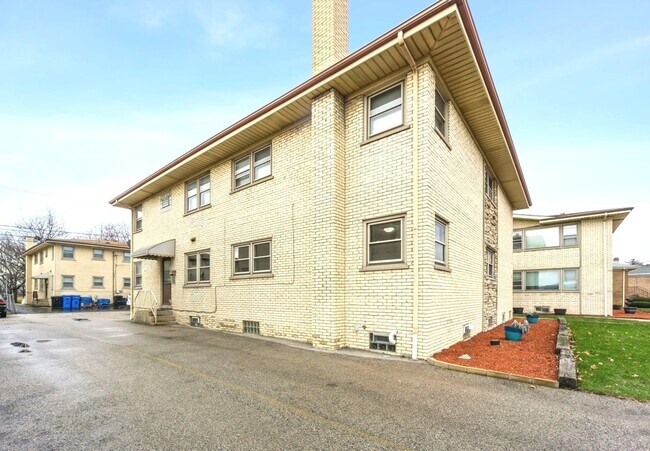 Foto del edificio - 7537 W Higgins Rd