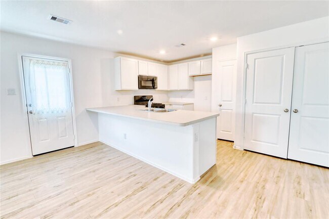 Building Photo - 7715 Cedar Birch Dr