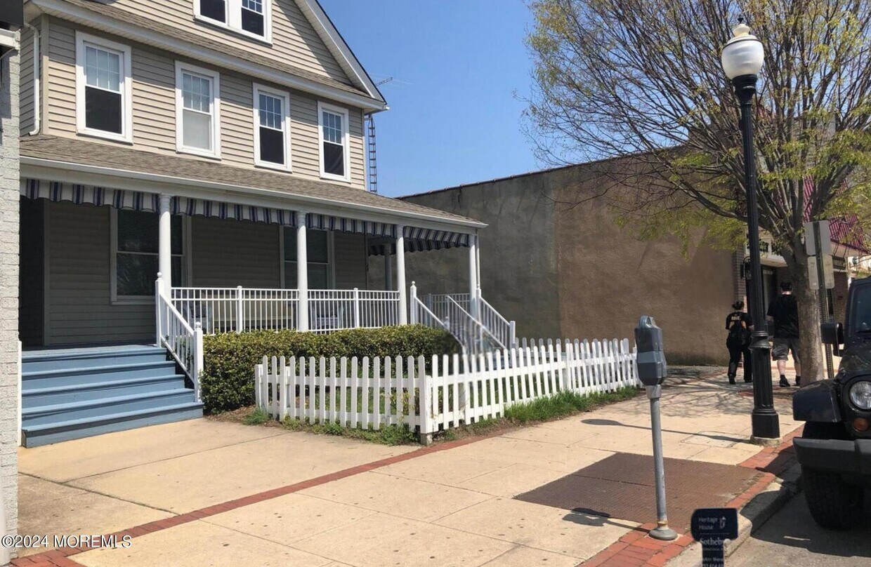 Foto principal - 48-50-50 Monmouth St