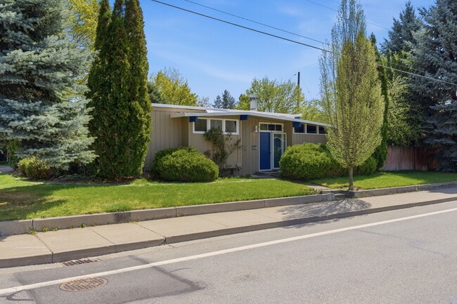 Building Photo - 1503 S University Rd