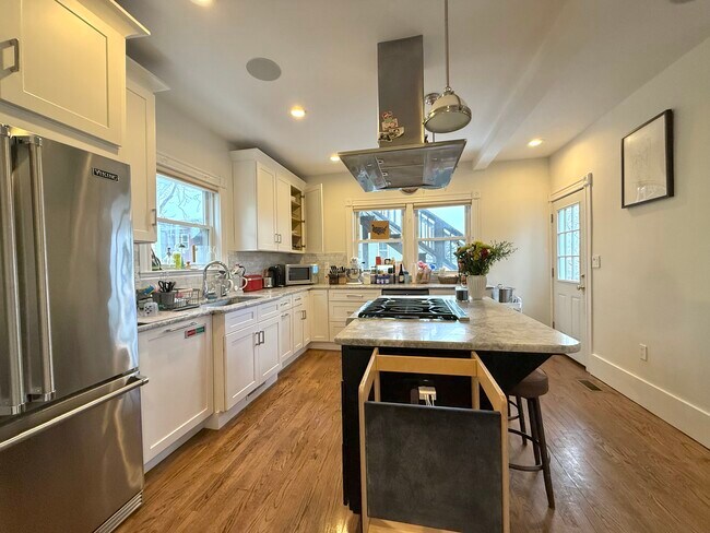 Building Photo - 52 Brastow Ave