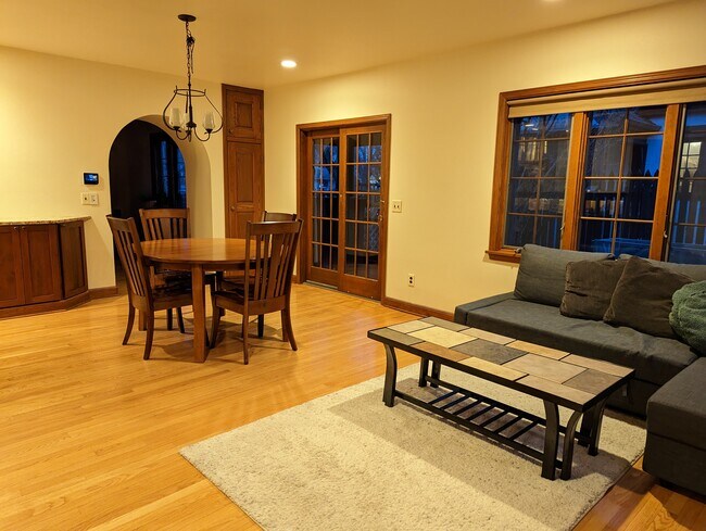 Living room - 4130 Meyer Ave