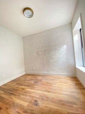 Building Photo - 1396 Saint Johns Pl
