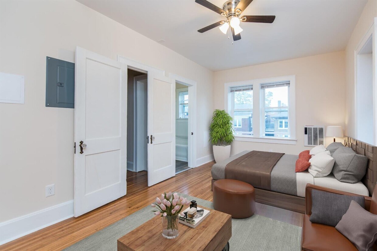 Foto principal - 265 Lyndhurst Pl