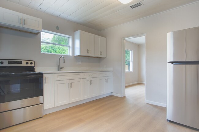 Building Photo - 37701 Primo Dr
