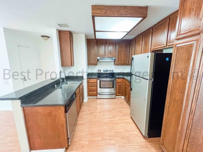 Building Photo - Perfect Shape Warm Springs Condo next to J...