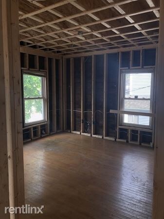 Building Photo - 5 br, 3 bath  - 33 Robbins Street #2