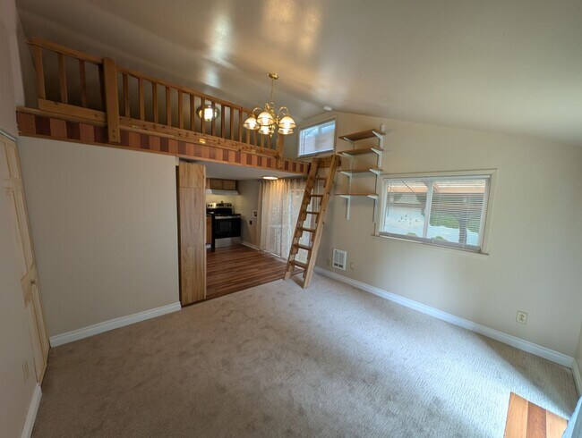 Foto del edificio - Adorable ADU w/ Fenced Yard in the Heart of Port Orchard - Available NOW!