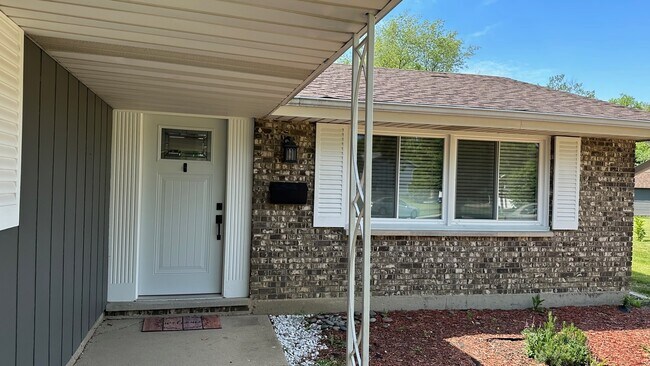 Building Photo - 303 Quincy Ct