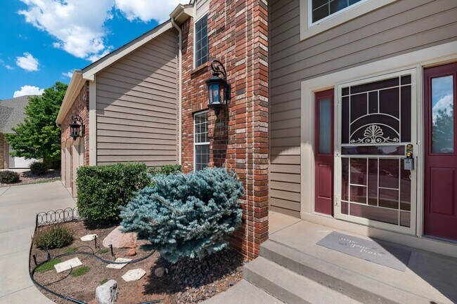 Foto del edificio - Amazing 5bdrm 4bath 3 car garage 2 story h...