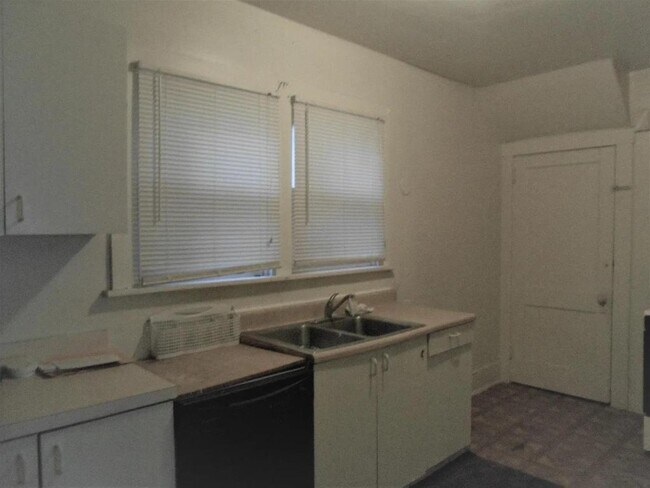 Foto del edificio - 1301 Maple Ave