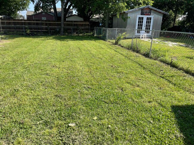 Building Photo - 1625 Hickory St