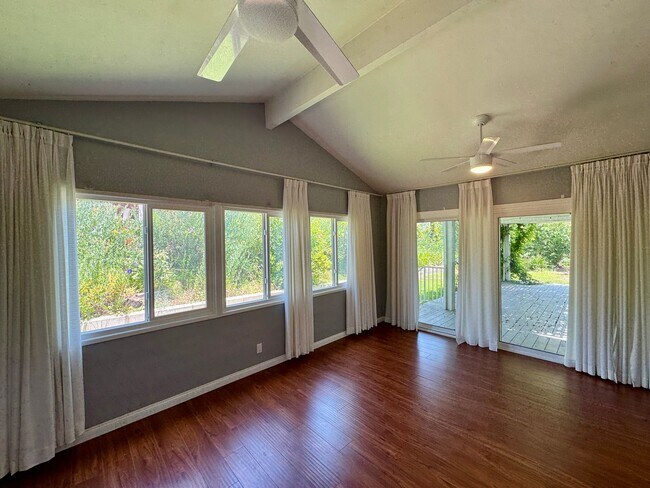 Foto del edificio - Four Bedroom/Four Bathroom Fullerton House...