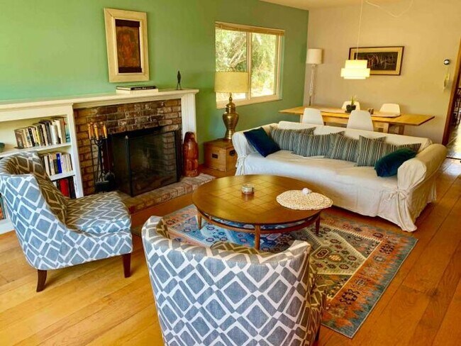 Building Photo - 3 bedroom in Oakland CA 94619
