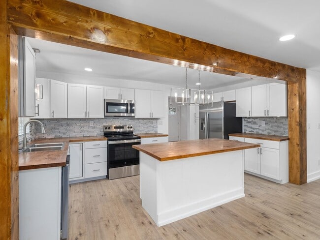 Building Photo - Home for rent in Hohenwald