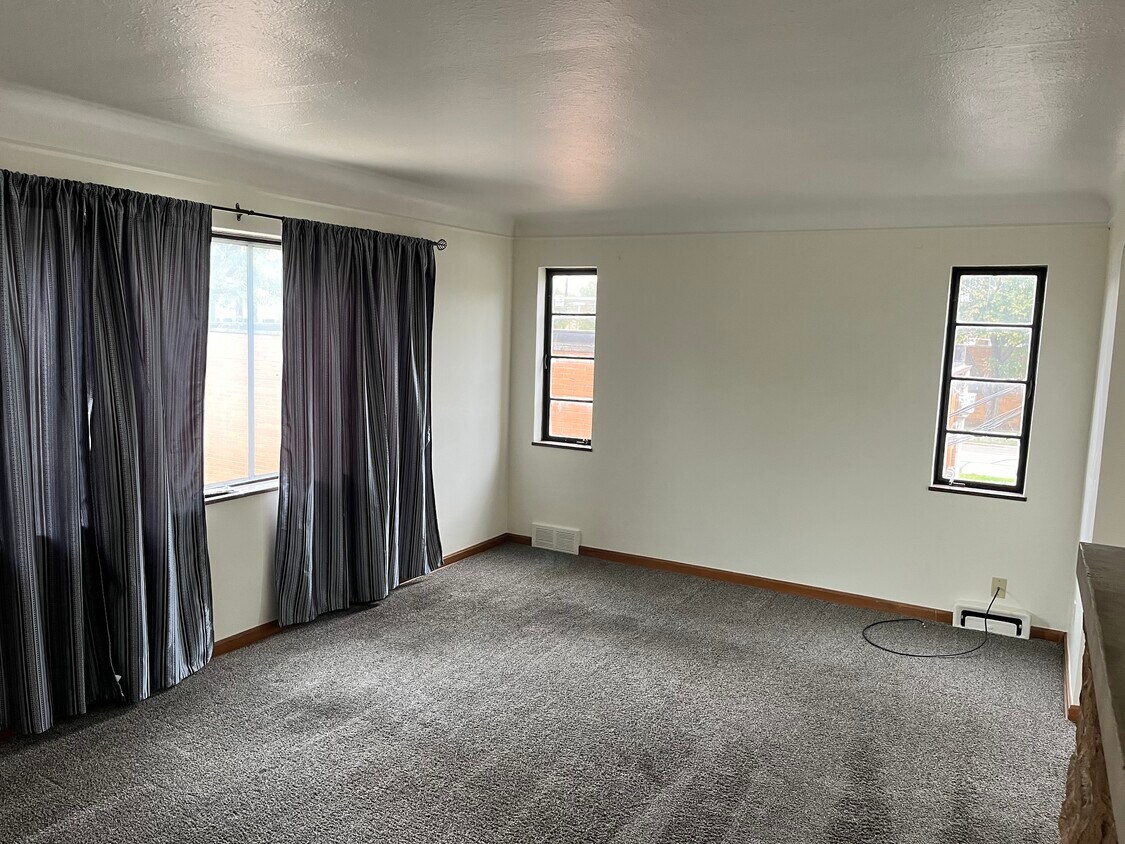 spacious living room - 6601 Pearl Rd