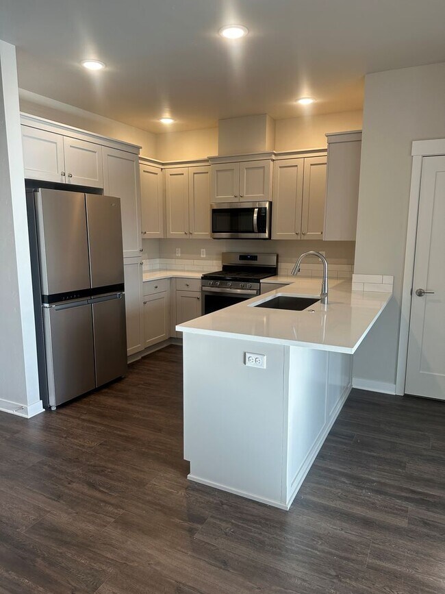 Foto del edificio - Spacious 3BR/2.5BA Townhome w/ Community Park & Trails – Bend, OR