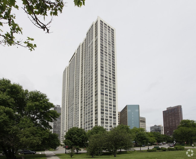 Primary Photo - 2800 N Lake Shore Dr