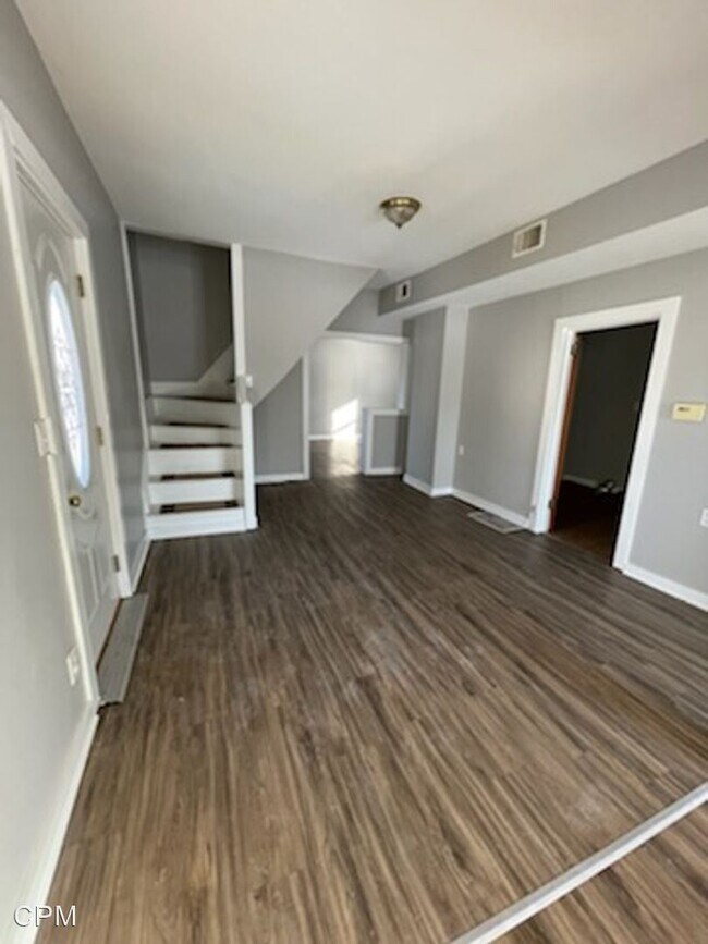 Building Photo - 2 br, 1 bath House - 480 W Main Street