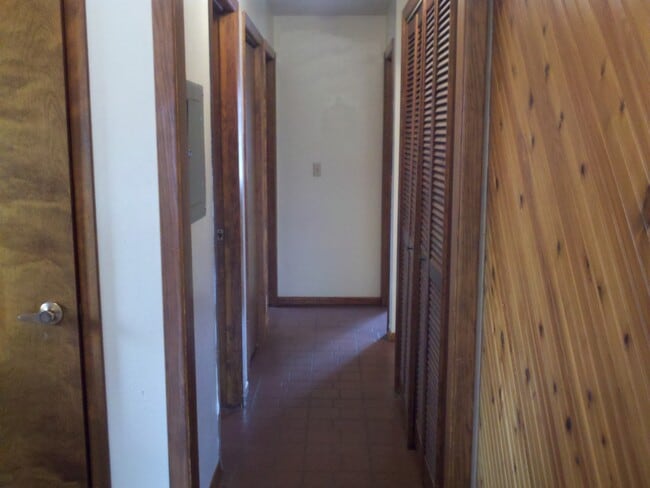 Building Photo - 435