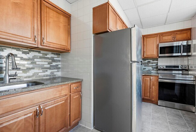 Building Photo - 320 Simpson Pl
