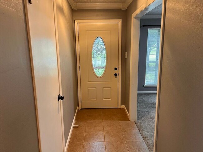 Foto del edificio - 903 Bristol Dr