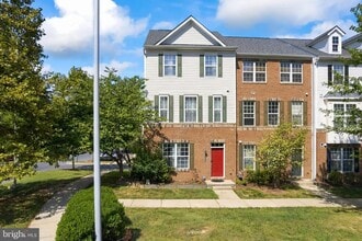 Building Photo - 3556 Woodlake Dr