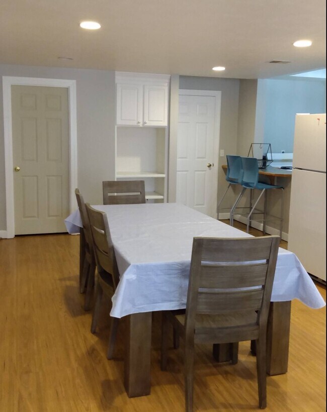 Comida - 10994 Fairview Ave