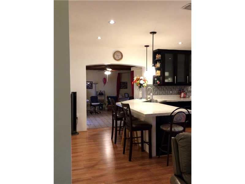 Foto del edificio - 1012 NE 117th St