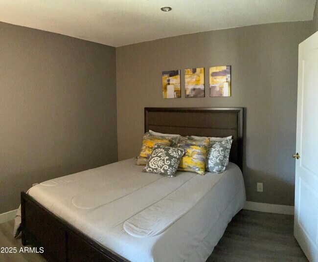 Foto del edificio - 8609 S 16th St