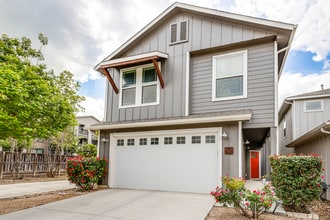 Building Photo - 1426 E Sandalwood Ln