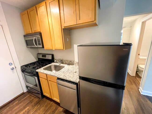 Foto del edificio - 6736 N Glenwood Ave