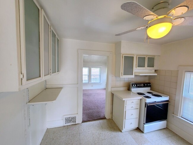 Building Photo - 1217 1/2 E Jackson