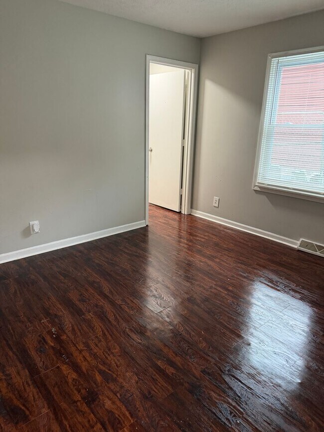 Foto del edificio - a newly updated single-family home located in a nice neighborhood of Indianapolis.