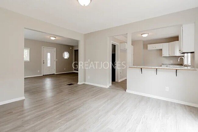 Building Photo - 1307 Nichol Ave
